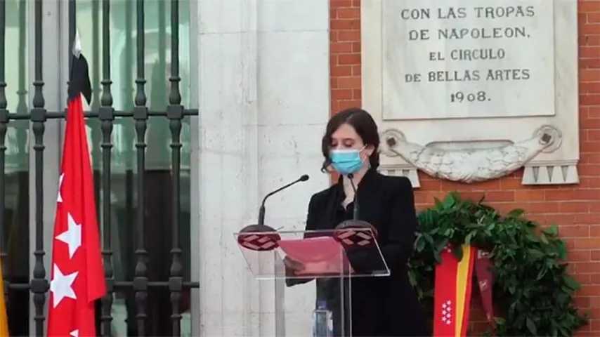 Un acto lleno de humanidad, pésame y agradecimiento en el 2 de Mayo en la Puerta del Sol. (Foto: CdeM)