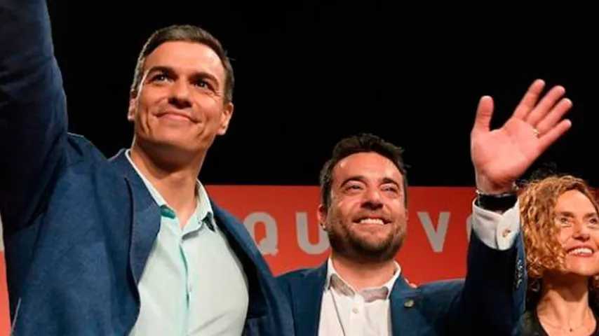 Sánchez apoyó los pactos de Pastor para dejar fuera al PP en Badalona. (Foto: Twitter/@PatriaESP)