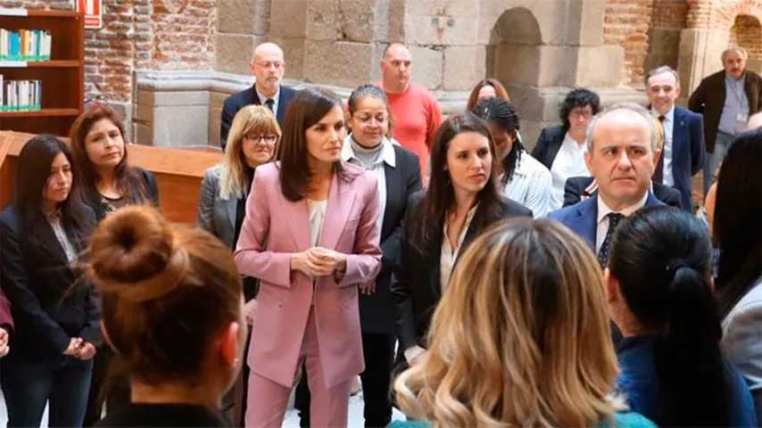 Los Reyes dan negativo por coronavirus pero la Reina Letizia seguirá en cuarentena. (Foto: @casaReal)