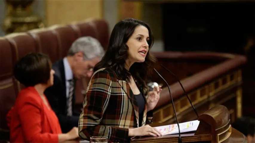 Inés Arrimadas, una llamada muy especial a la bancada socialista. (Foto: @Congreso)